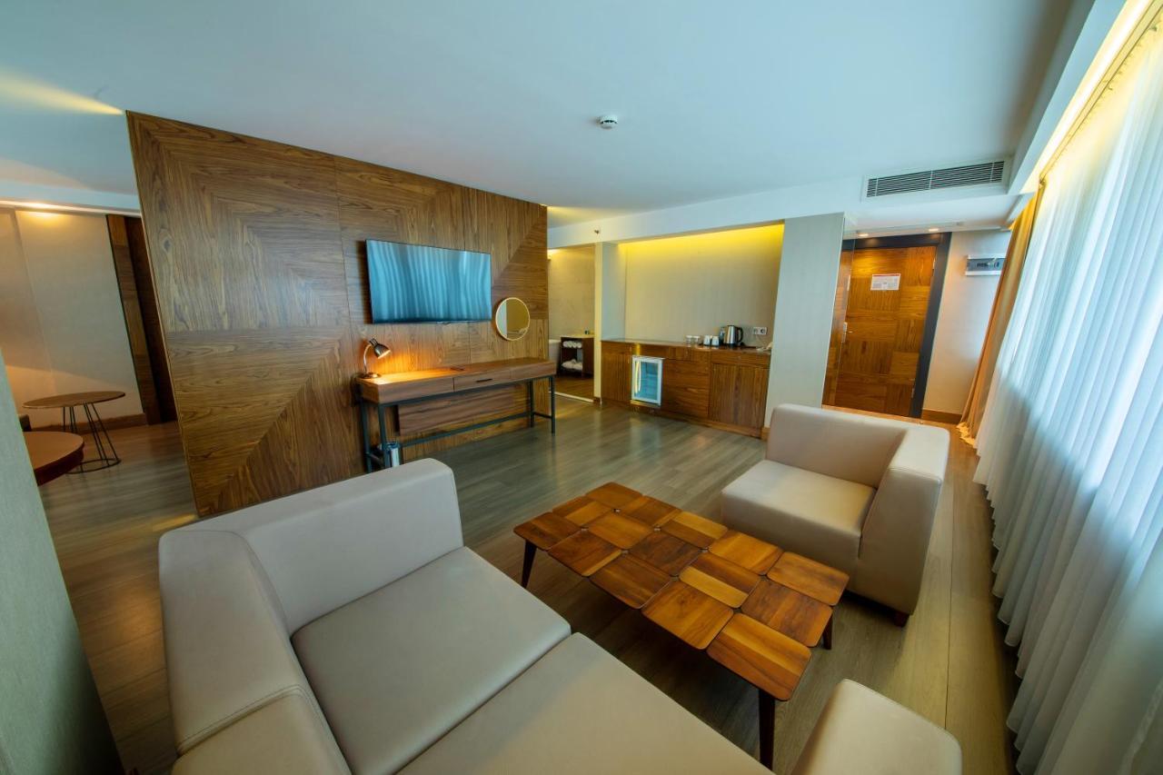 Ramada Plaza By Wyndham Samsun Exterior foto Suite at the hotel
