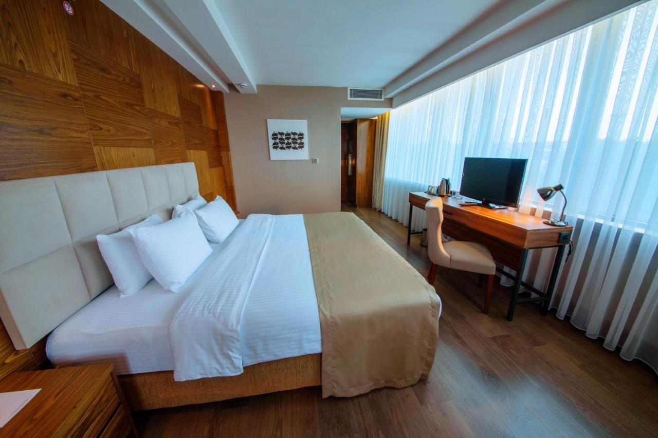Ramada Plaza By Wyndham Samsun Exterior foto A room at the hotel