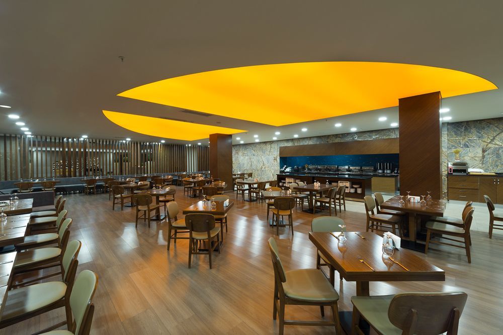 Ramada Plaza By Wyndham Samsun Exterior foto The restaurant